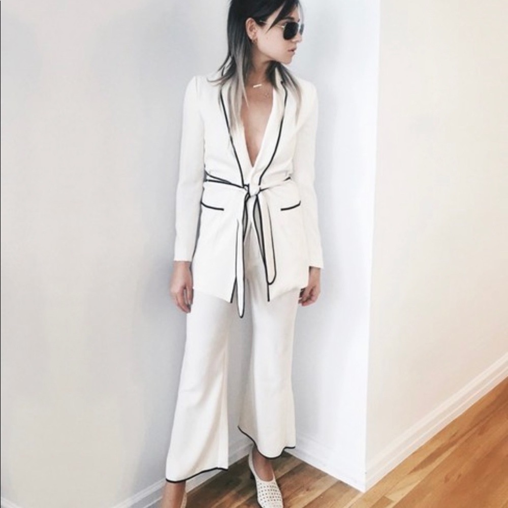 •SOLD• BLOGGER FAV ZARA IVORY BLAZER w CONTRASTING - Picture 7 of 8